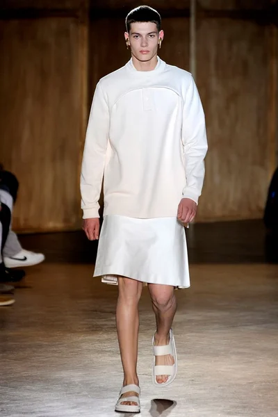 Look 32